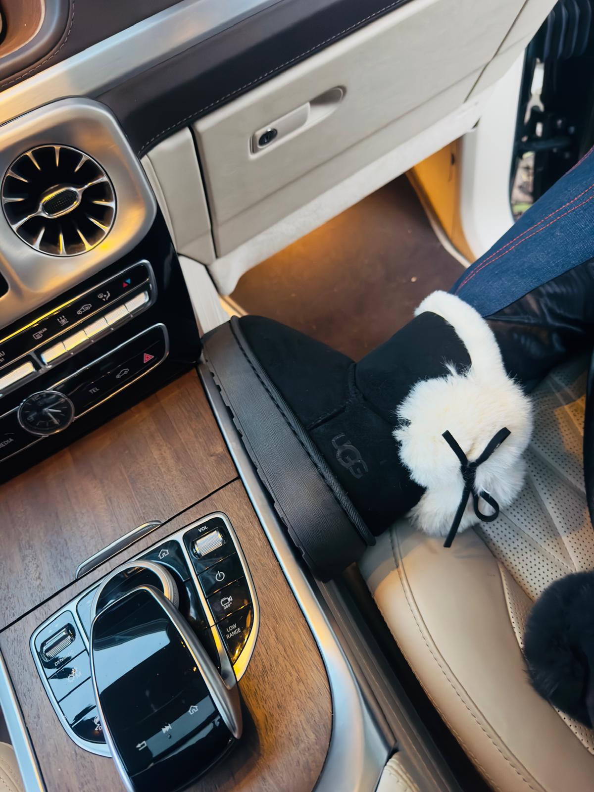 UGG Imblanit cu Puf si Funda Negru