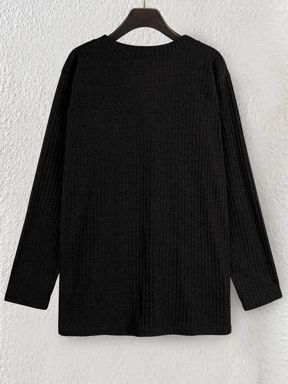 Bluză Neagră cu Butoni Aurii și Buzunare – Tricot Texturat ideal pentru ieșit Seara