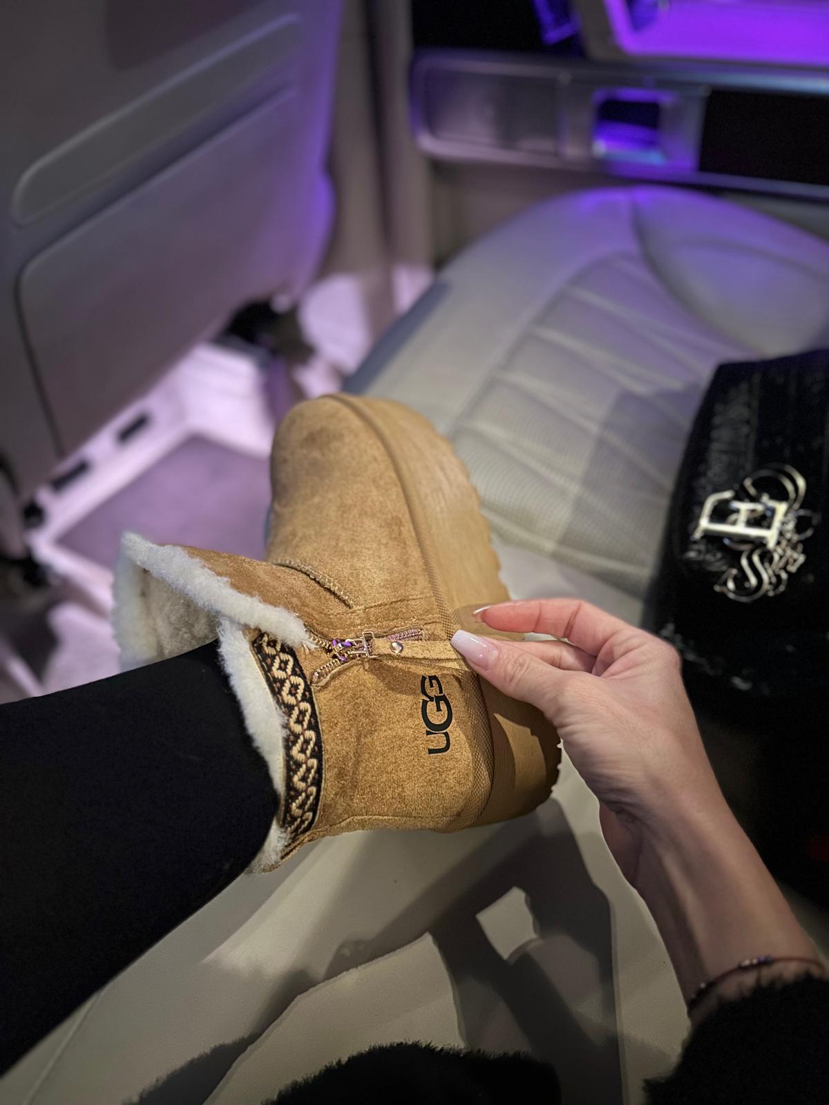 UGG Imblanit Cu Fermoar si Dantela Maro